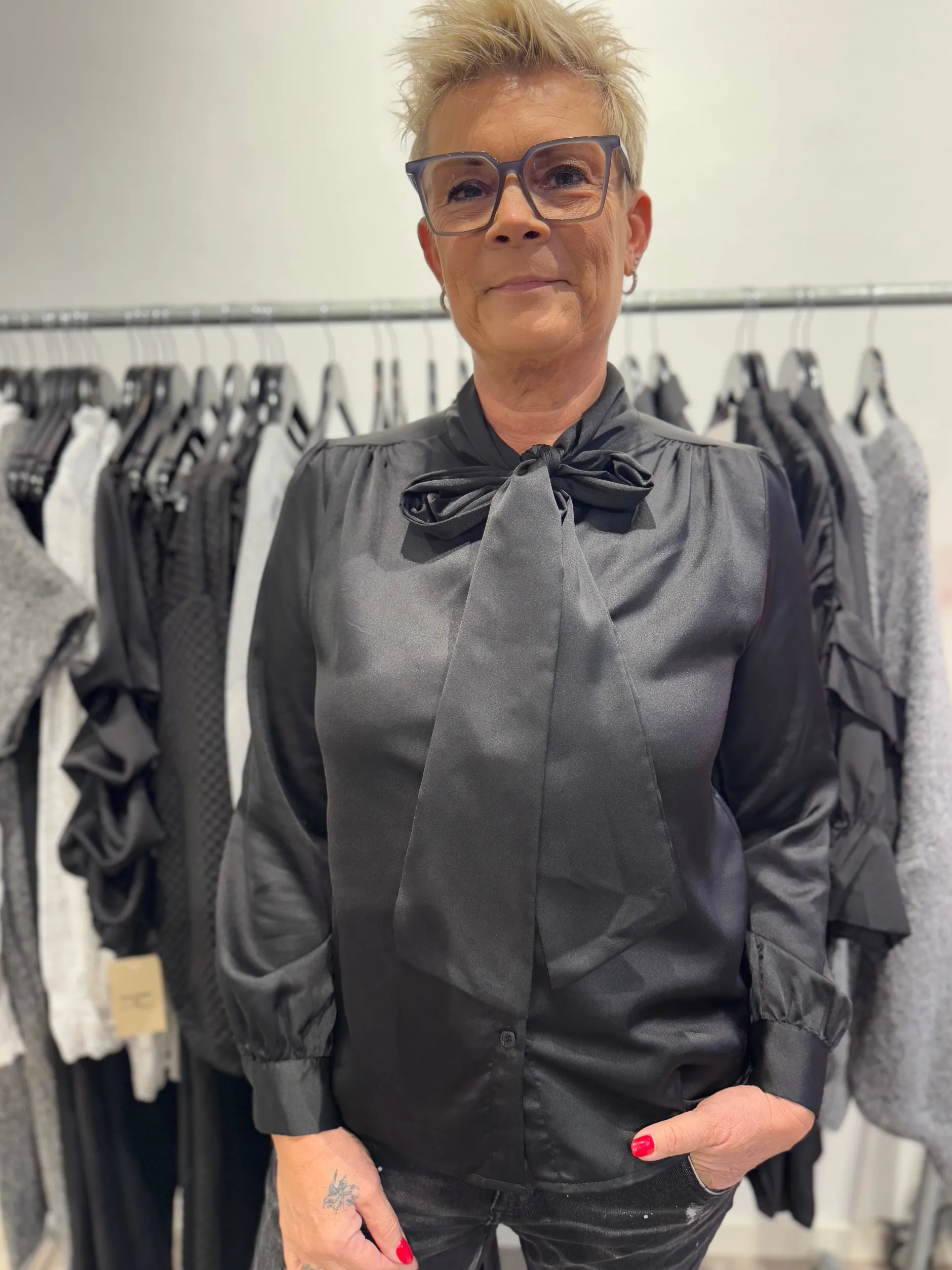 by_engbork_birdie_skjorte_1.webp New By Birdie skjorte bow Bluser | Skjorter