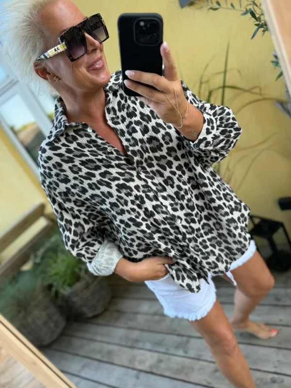 New By Carla shorts Shorts