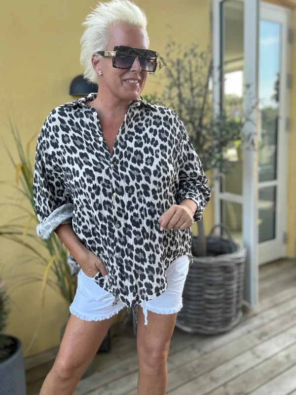 New By Carla shorts Shorts