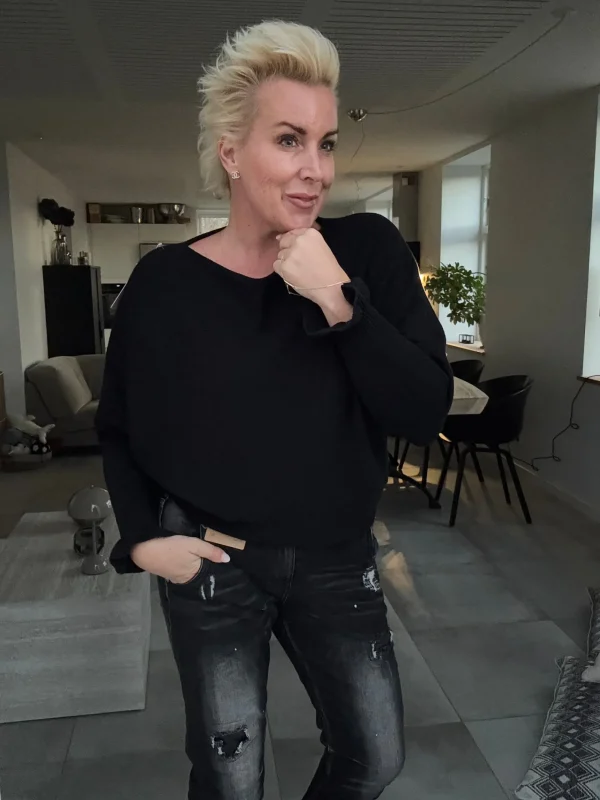 Online By Fina strik Strik