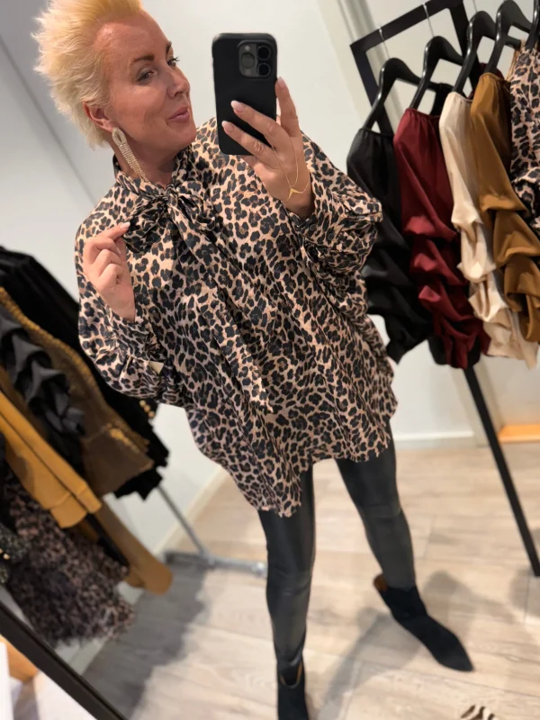 Clearance By Megan satin skjorte Bluser | Skjorter