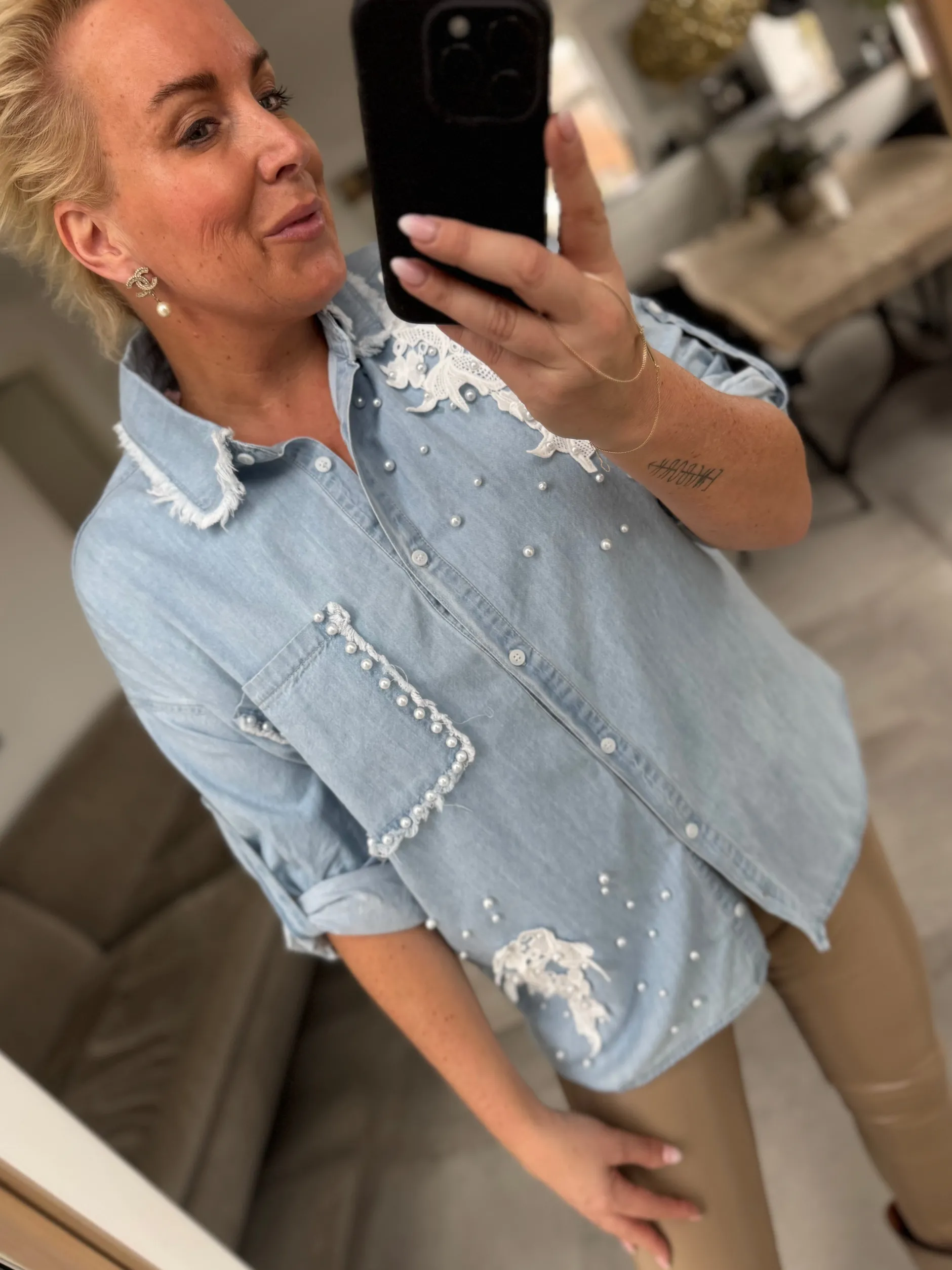 by_engbork_pearl_skjorte__2.webp Online By Pearl skjorte denim light Bluser | Skjorter