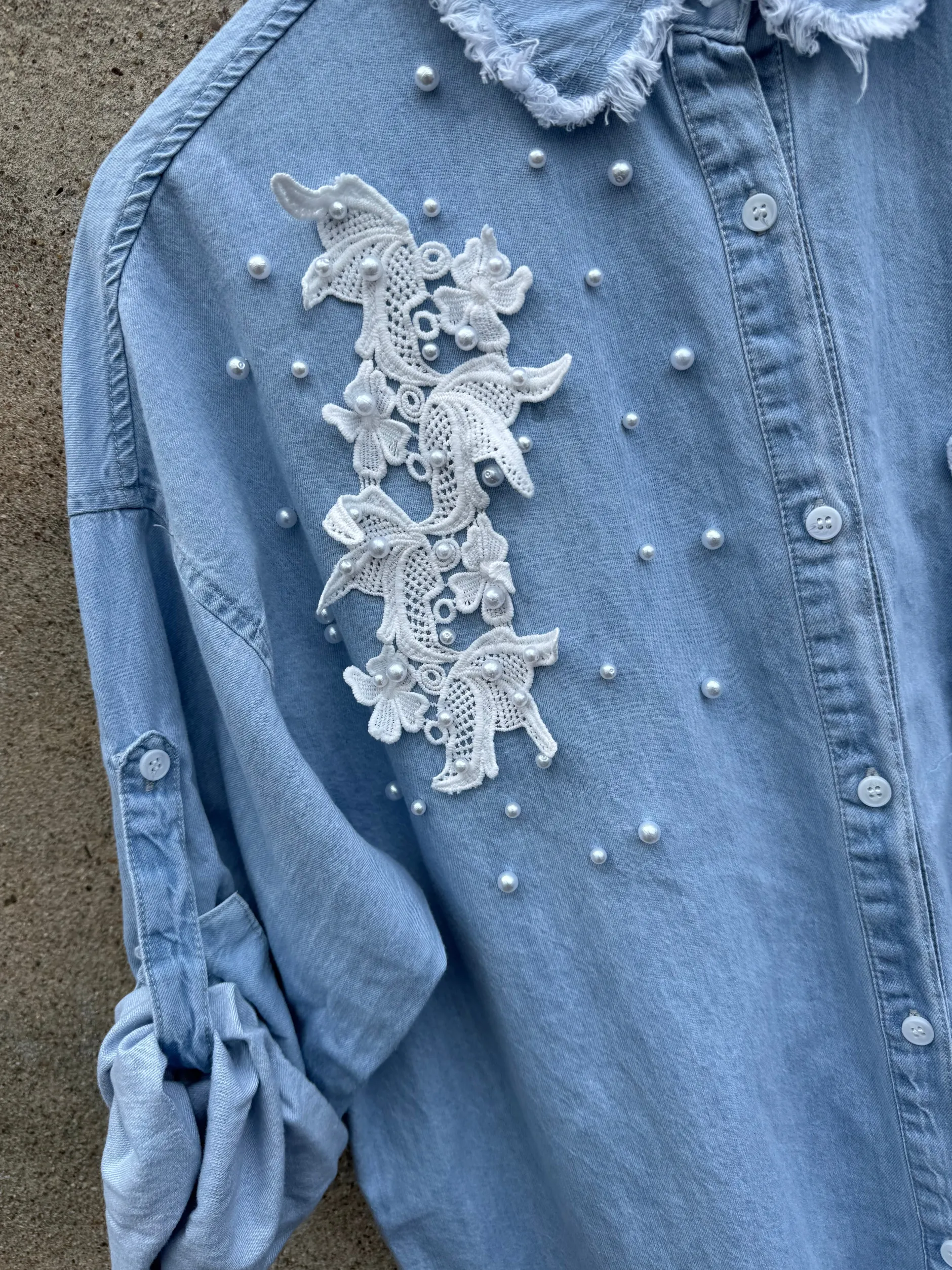 by_engbork_pearl_skjorte__8.webp Online By Pearl skjorte denim light Bluser | Skjorter