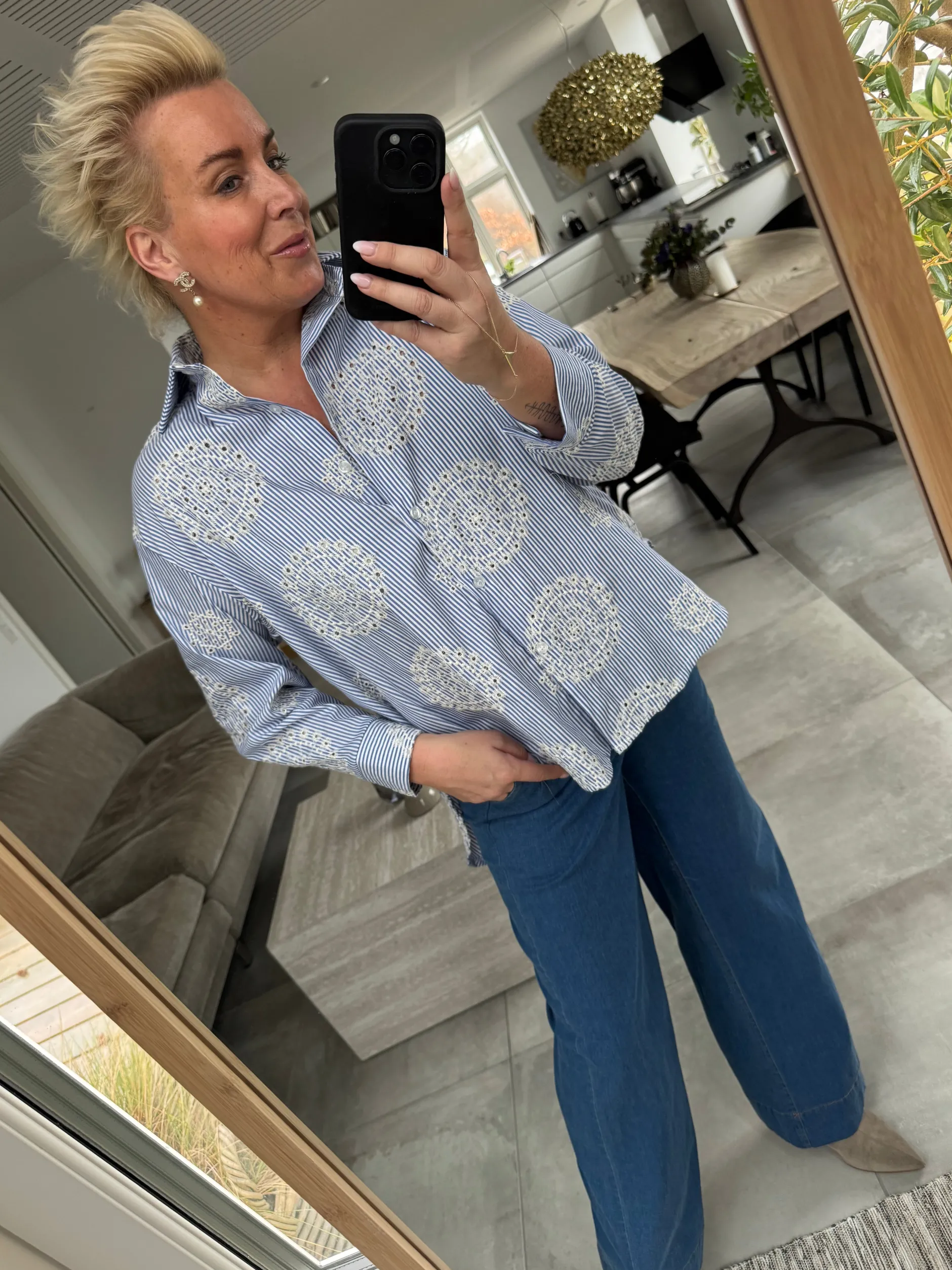 by_engbork_willow_skjorte_2.webp Clearance By Willow skjorte stripe denim light Bluser | Skjorter