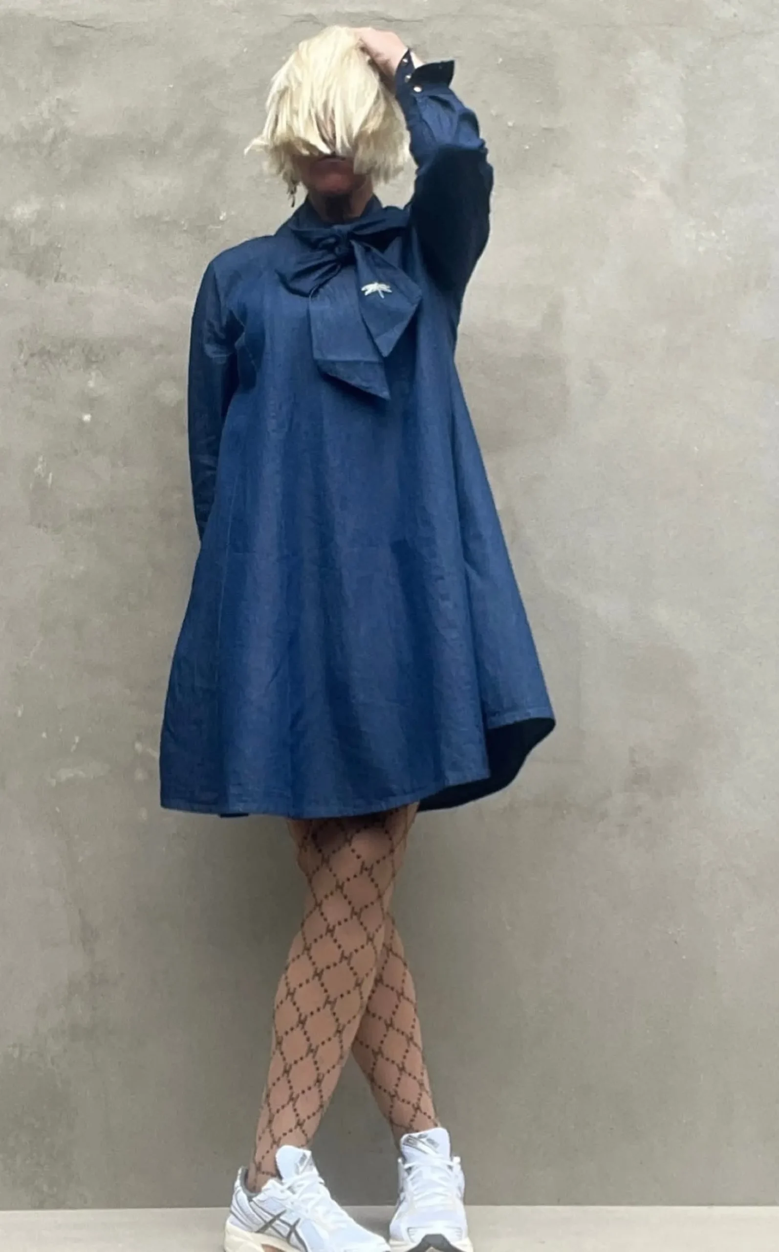 gaspar__bow_denim_dress_b_1.webp Discount 2407711 Bow denim dress Kjoler | Kjoler