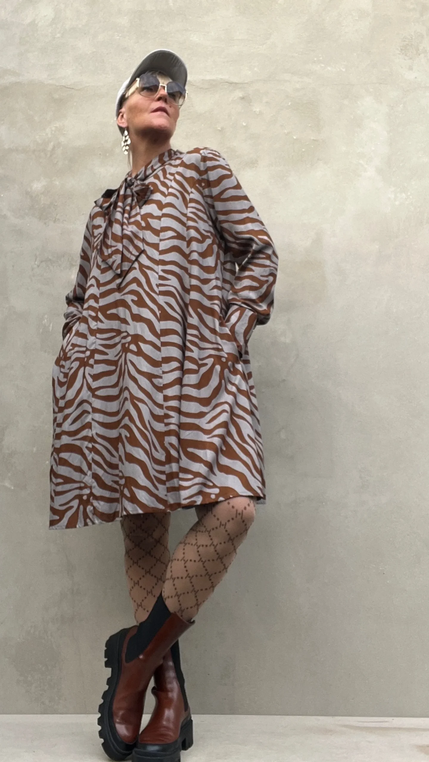 gaspar__bow_dress_zebra_2.webp Fashion 2407710 Bow dress Kjoler | Kjoler