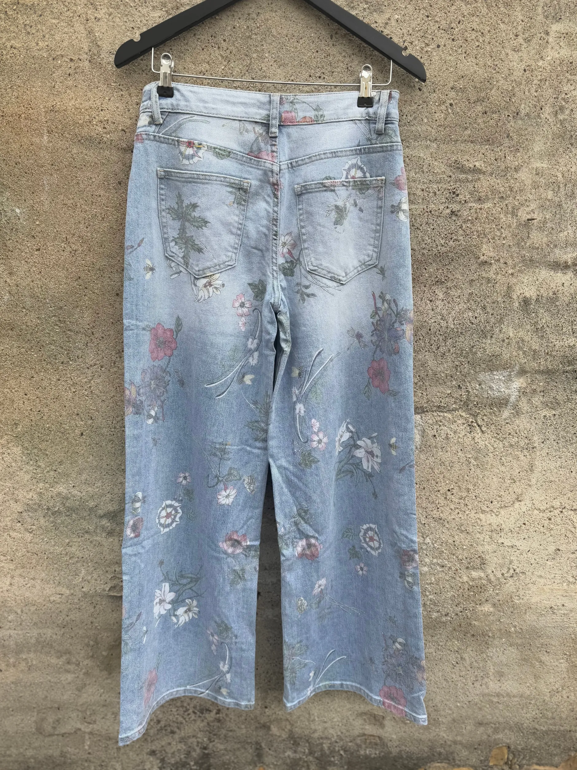 lecoco__tenna_bukser_flow_3.webp Sale 34641 Tenna bukser flower Bukser