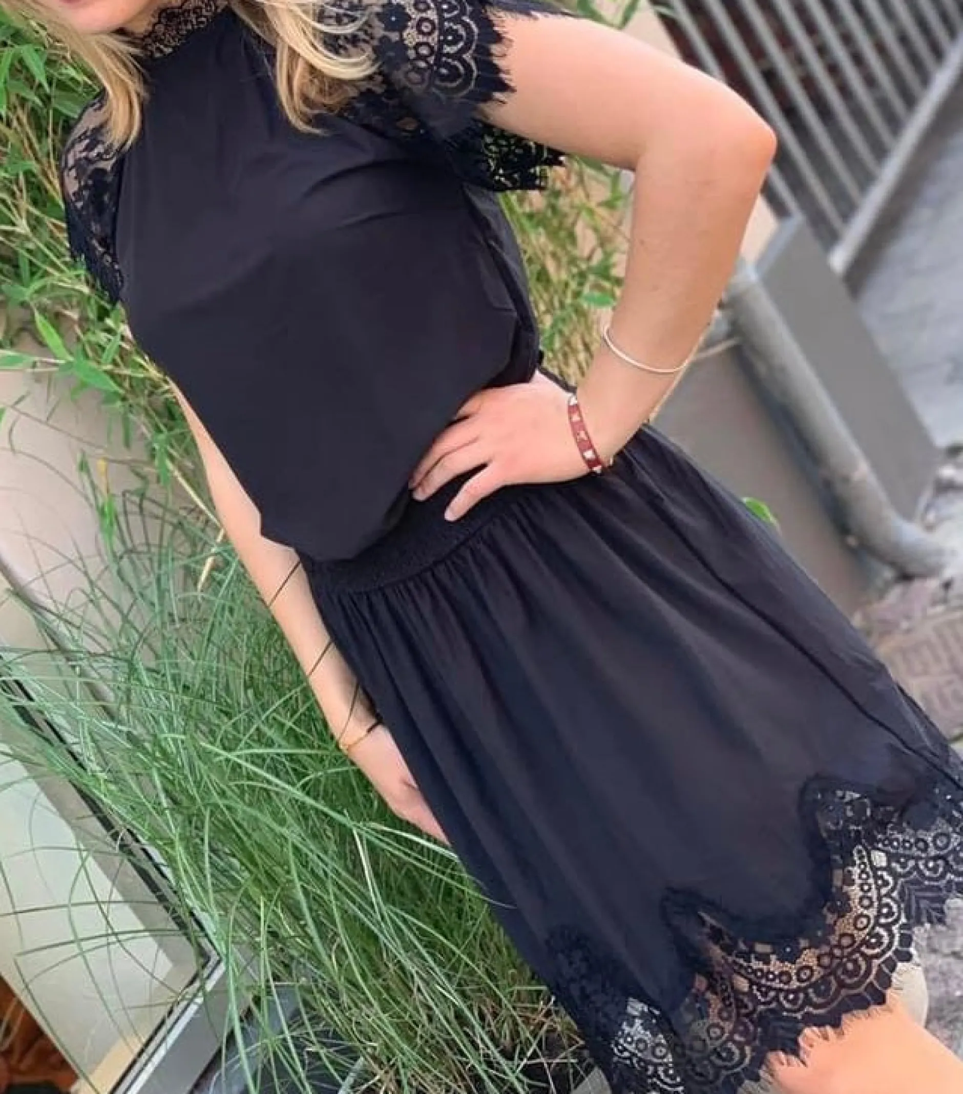 liberte__alma_ssdress_bla_1.webp Discount Liberte 9505 Alma Ss-dress lace Kjoler | Kjoler