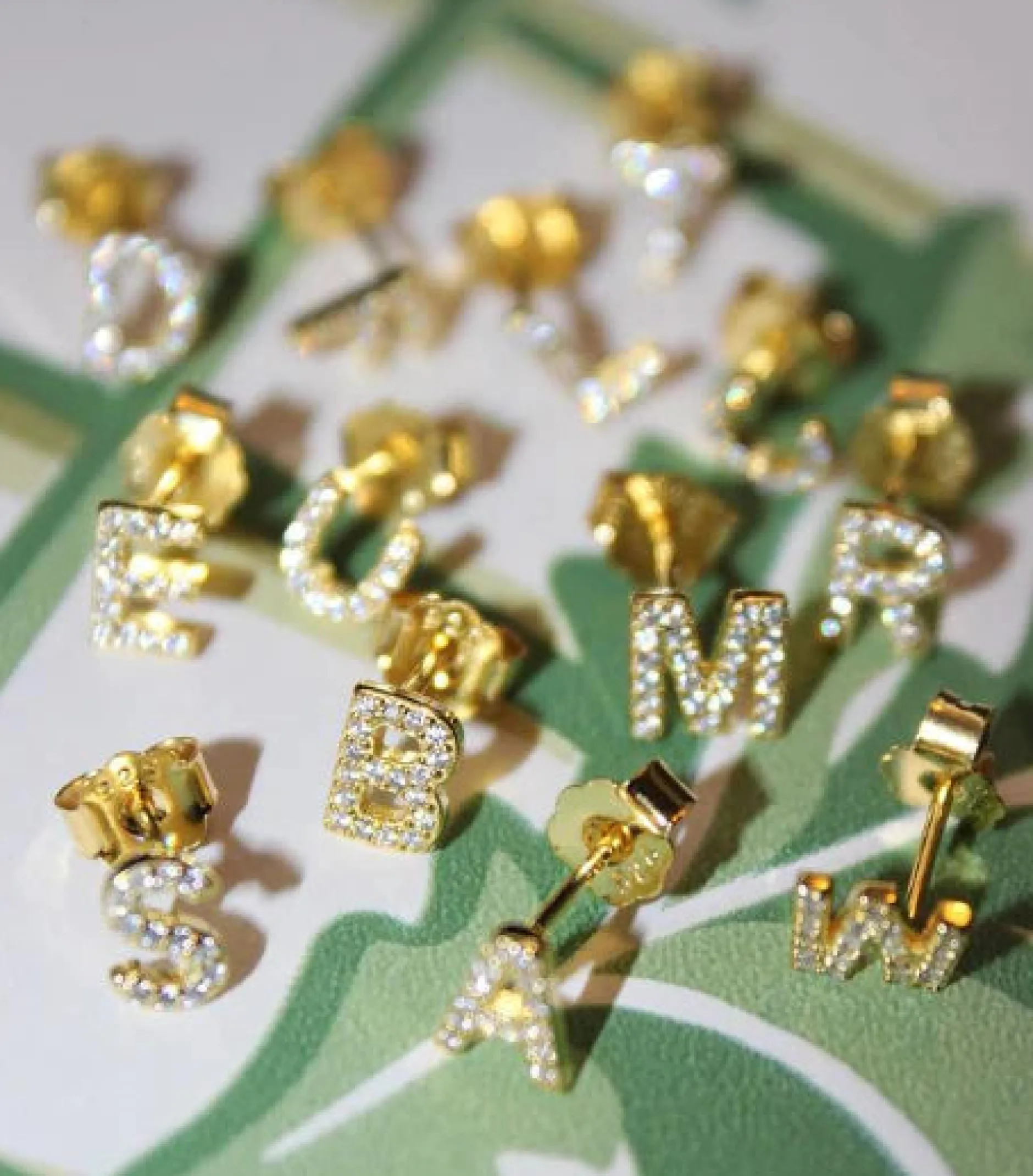 pico_m_alphabet_crystal_s_4-2.webp Fashion M01014 Alphabet crystal stud gold F Smykker