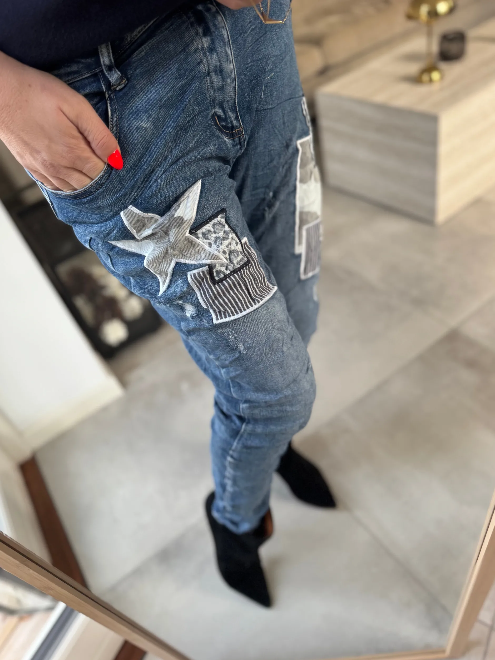 qnuz__rachel_jeans_patche_0.webp Outlet 8884 Rachel jeans patches denim Bukser | Jeans
