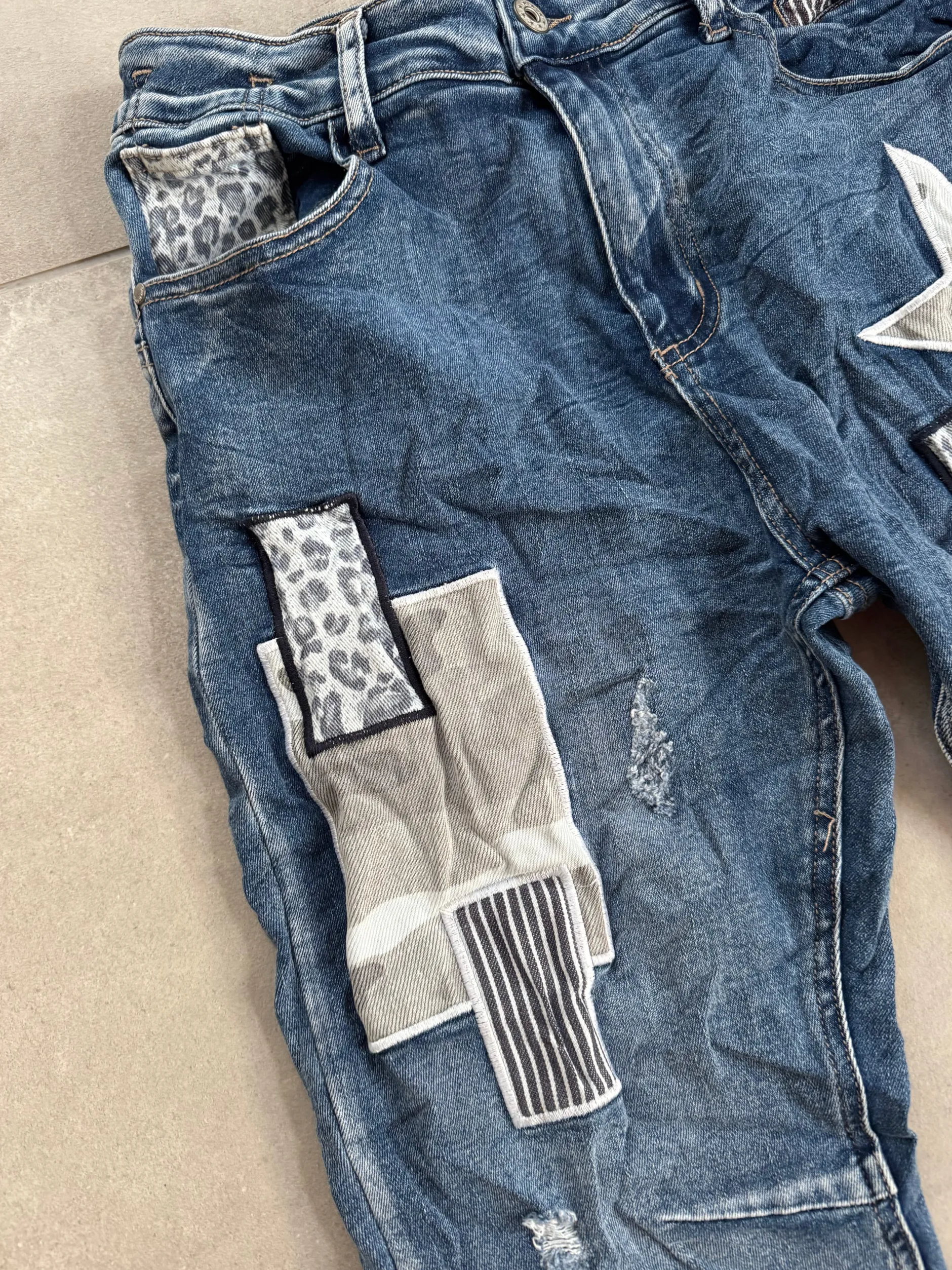 qnuz__rachel_jeans_patche_4.webp Outlet 8884 Rachel jeans patches denim Bukser | Jeans