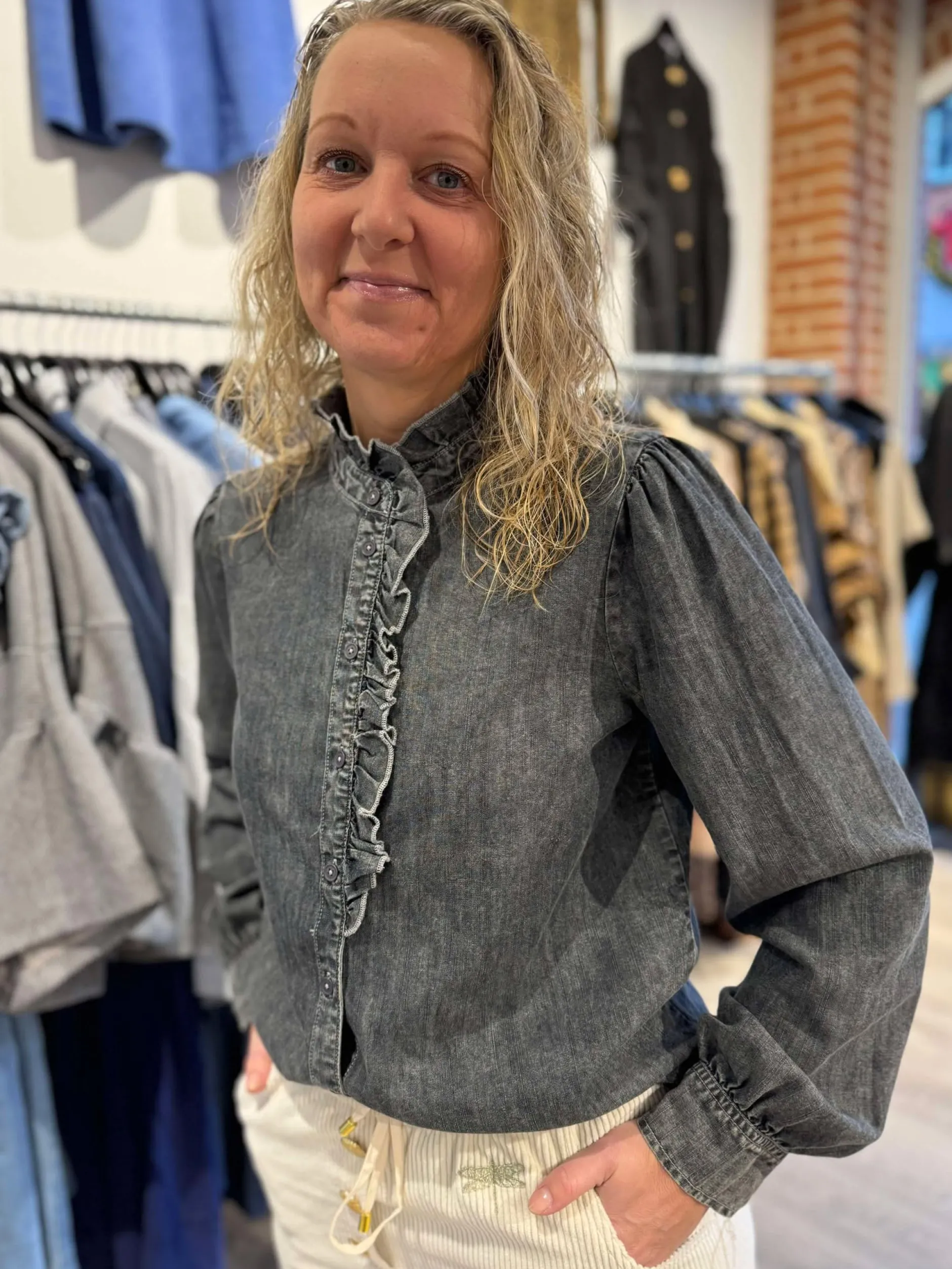 qnuz__rubella_skjorte_den_0.webp Best 8919 Rubella skjorte denim Bluser | Skjorter