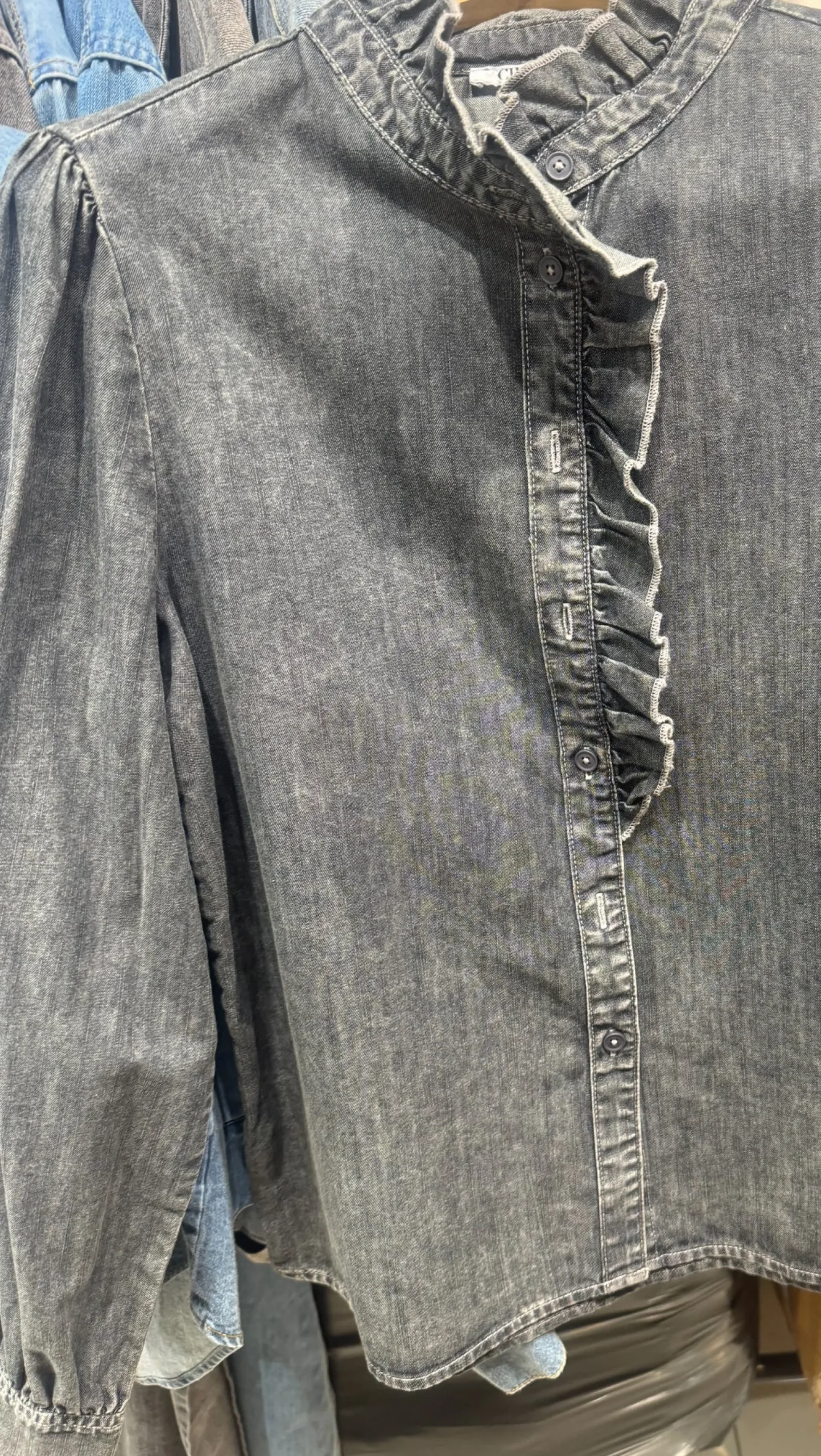 qnuz__rubella_skjorte_den_1.webp Best 8919 Rubella skjorte denim Bluser | Skjorter