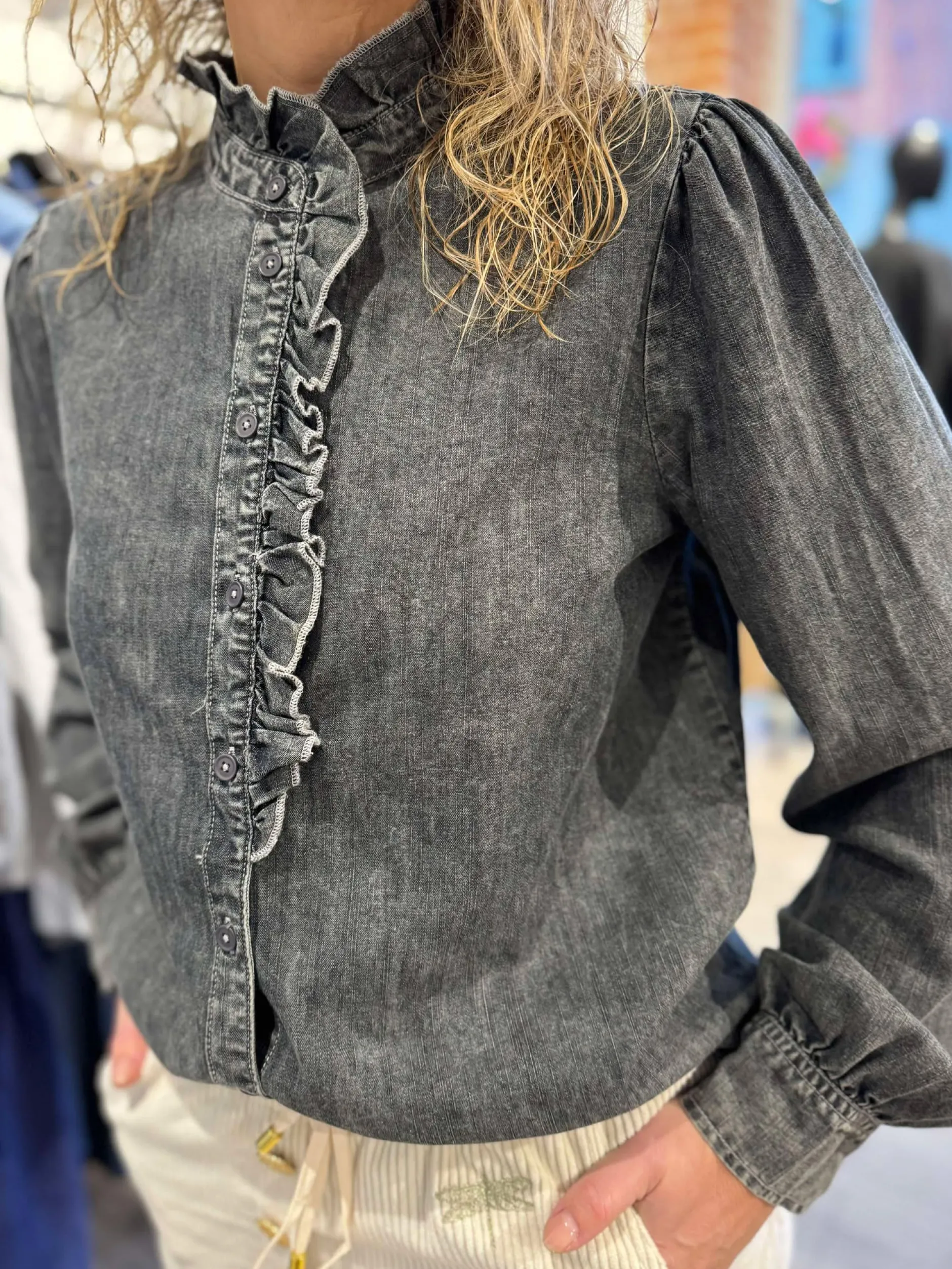 qnuz__rubella_skjorte_den_2.webp Best 8919 Rubella skjorte denim Bluser | Skjorter