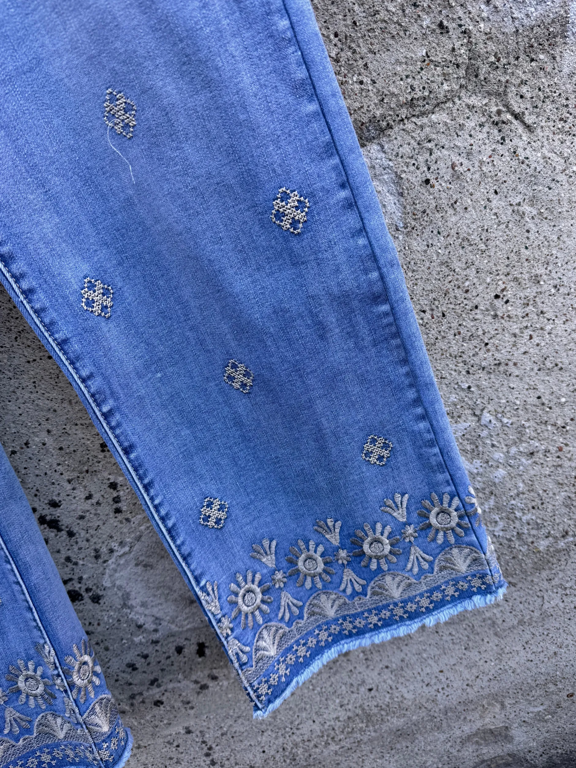 qnuz__sigga_jeans_embrode_4.webp Outlet 9938 Sigga jeans embrodery Bukser | Jeans