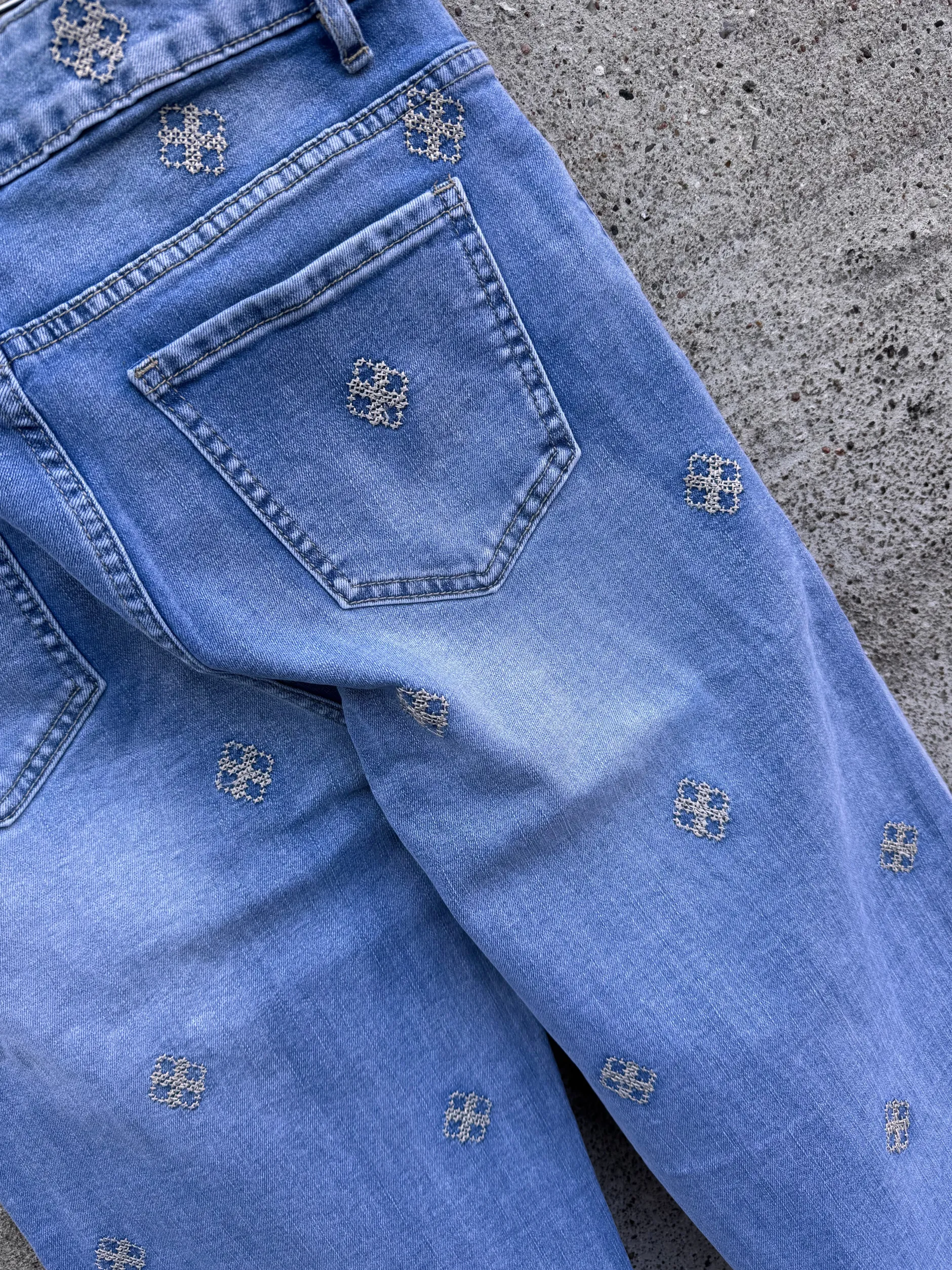 qnuz__sigga_jeans_embrode_5.webp Outlet 9938 Sigga jeans embrodery Bukser | Jeans