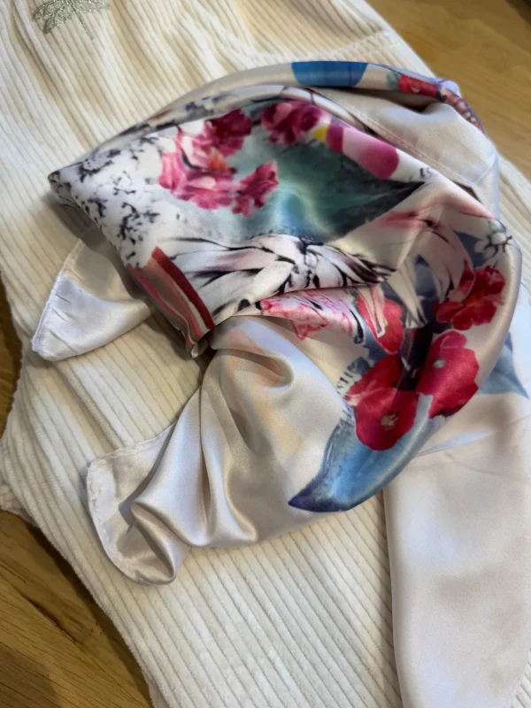 Outlet 4818 Solrun flower print Tørklæder