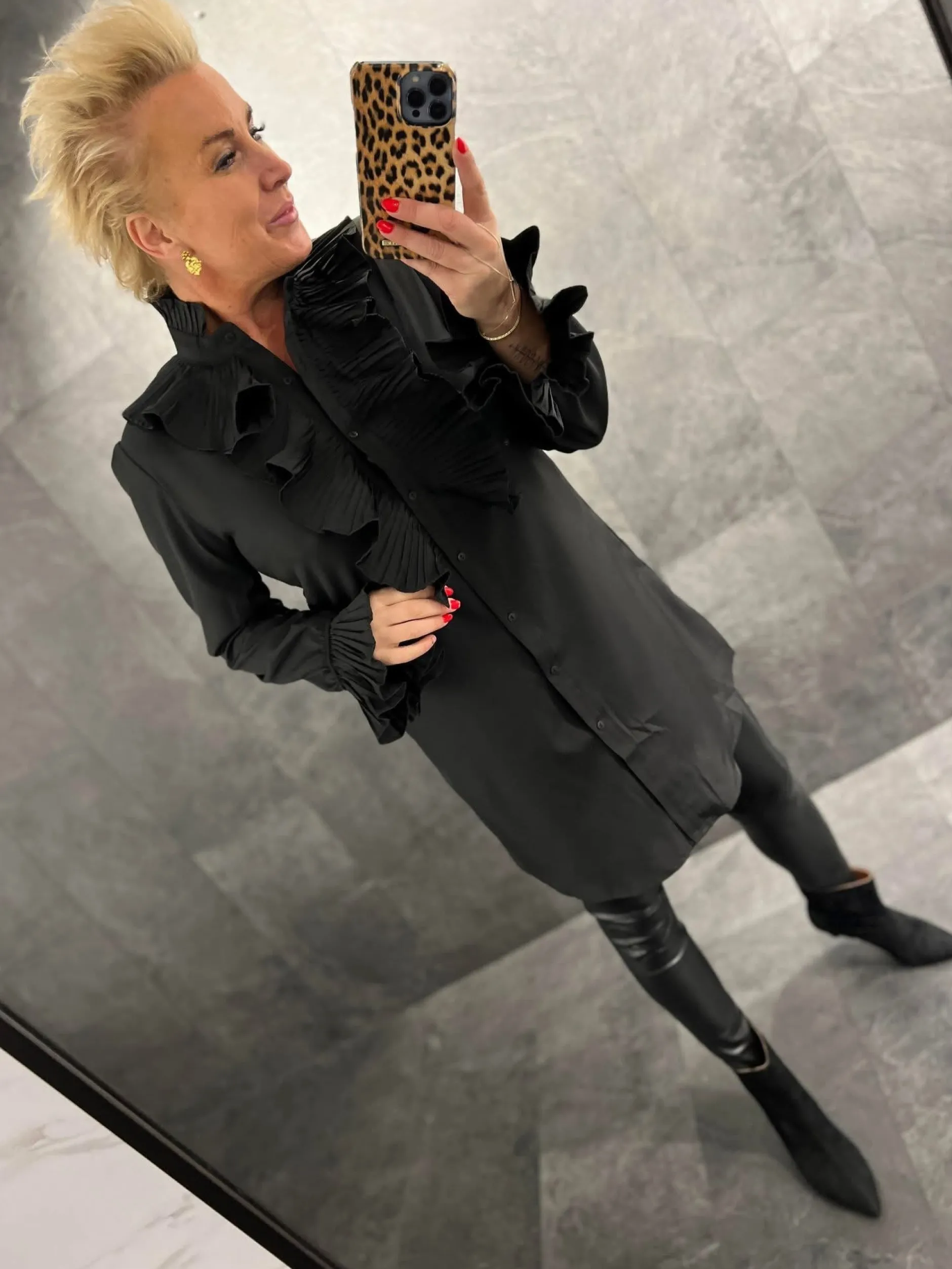 qnuz_natasja_kjole_black_0.webp Outlet Natasja kjole Kjoler | Kjoler