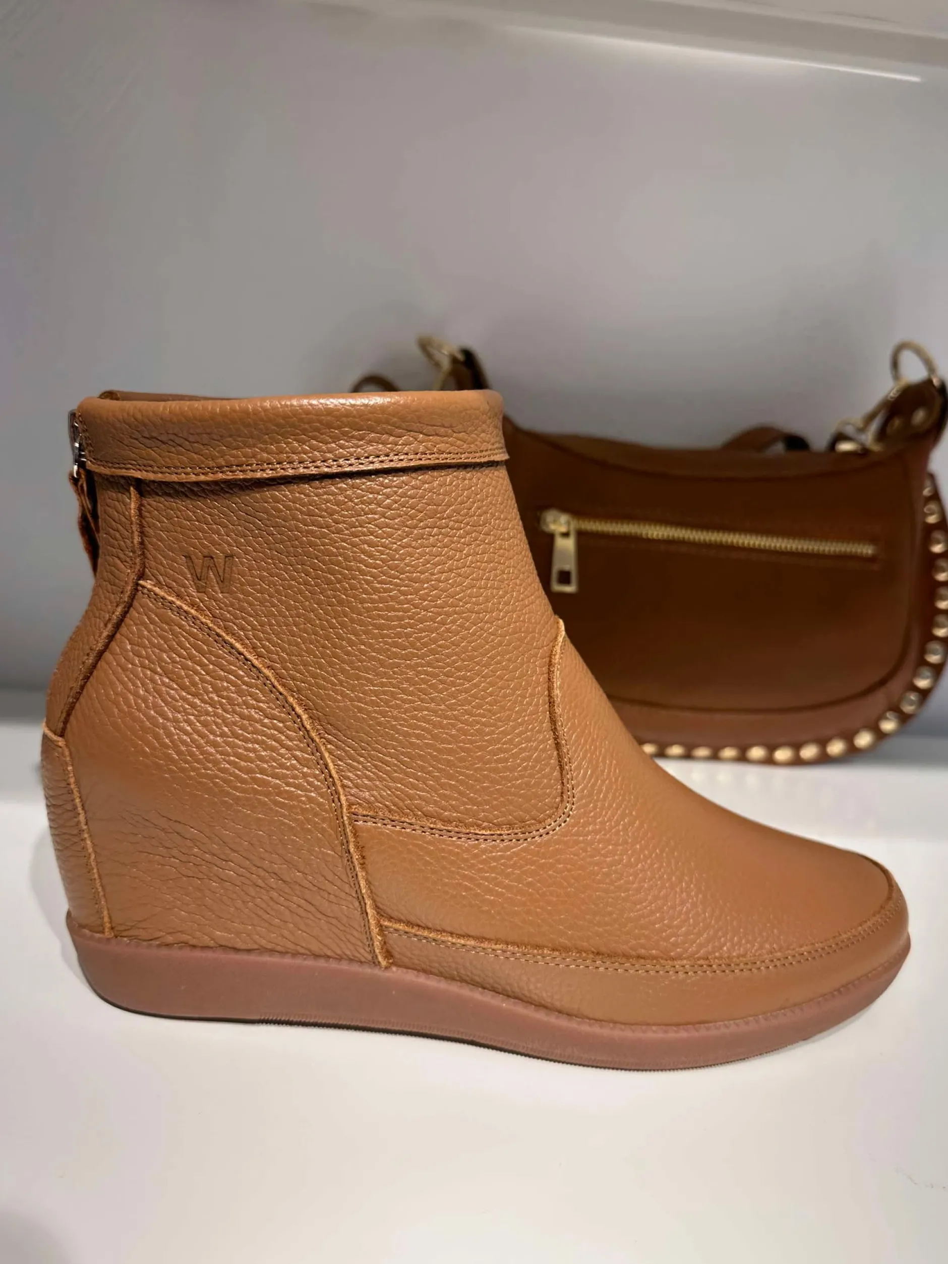 woden_emmy_leather_stvle__5-1.webp Fashion Emmy leather støvle Fodtøj